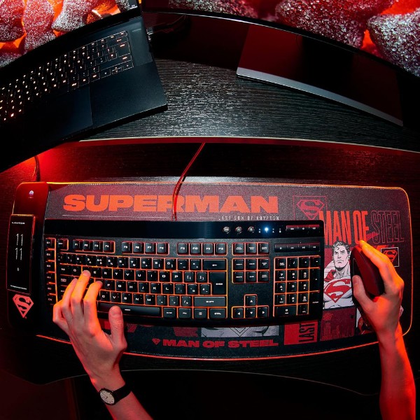 Mat Computer Led Dc DC Comics - Numskull XL RGB Gaming Mat with 15W Wireless Charger - PC ...