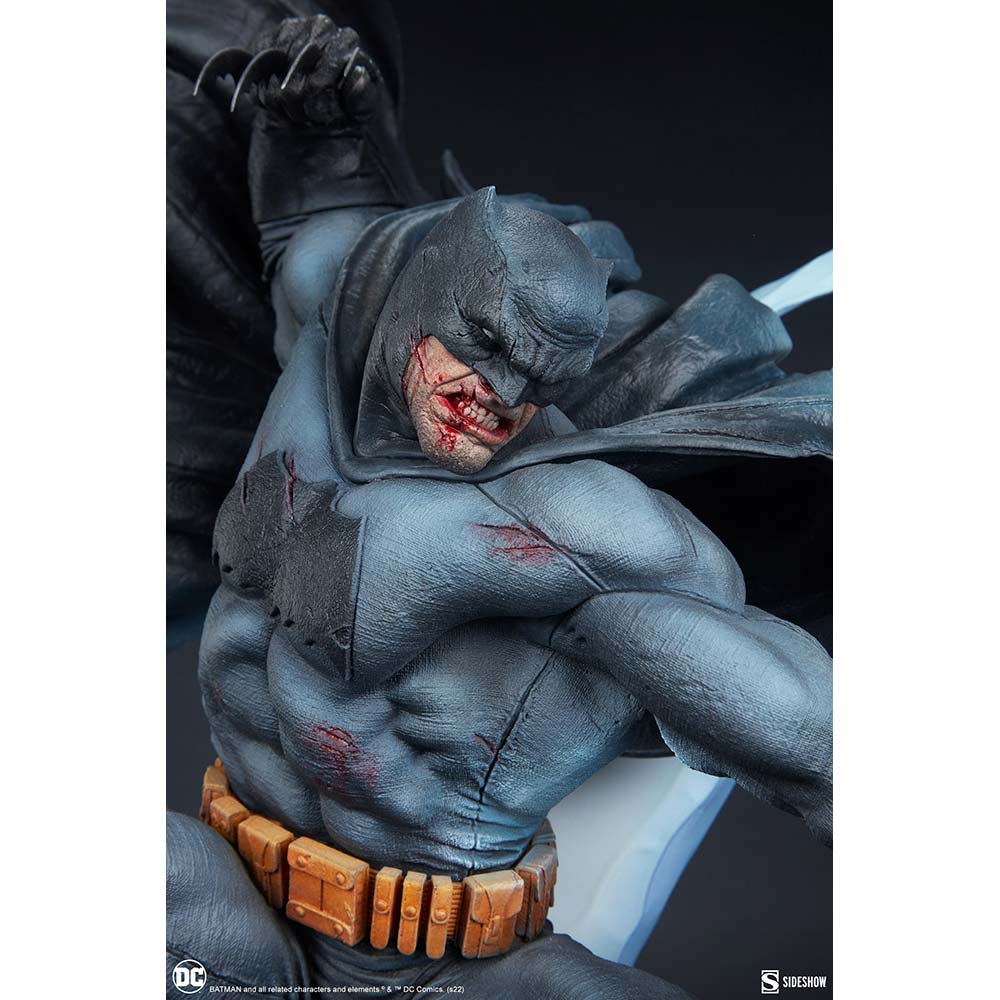 DC Comics - Batman: The Dark Knight Returns Premium Format Statue - Packshot 6