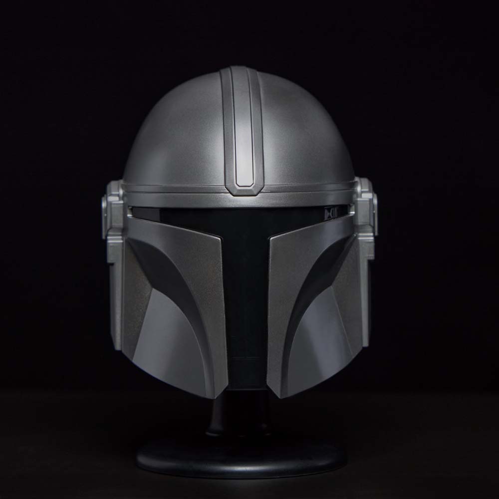The Mandalorian - The Black Series - The Mandalorian Mini Helmet - Packshot 3