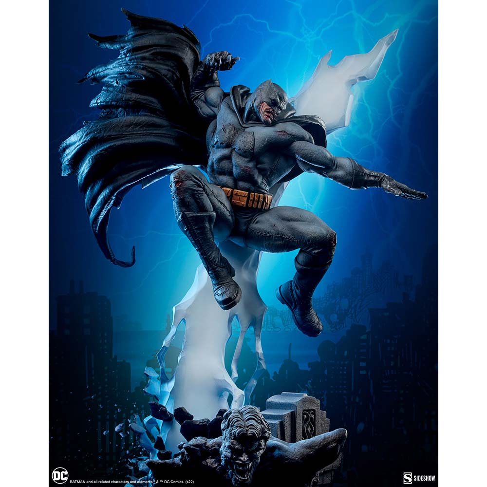 DC Comics - Batman: The Dark Knight Returns Premium Format Statue - Packshot 2