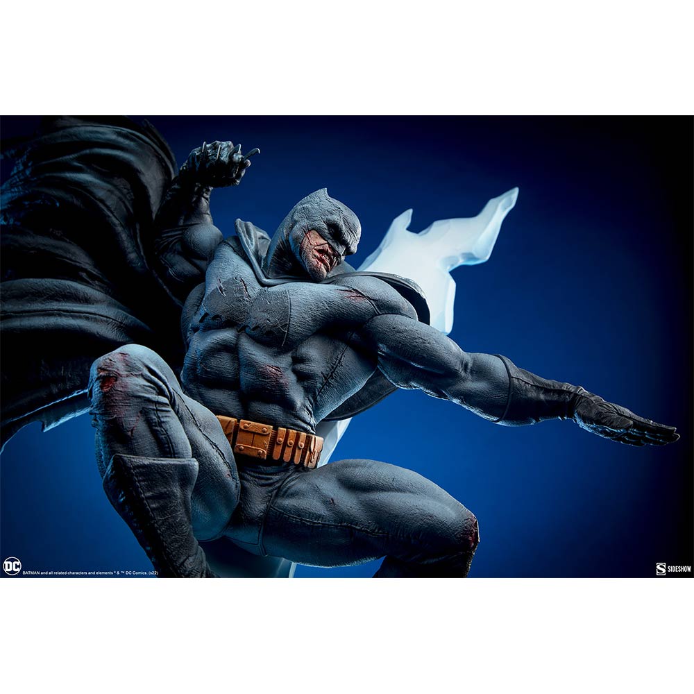 DC Comics - Batman: The Dark Knight Returns Premium Format Statue - Packshot 3