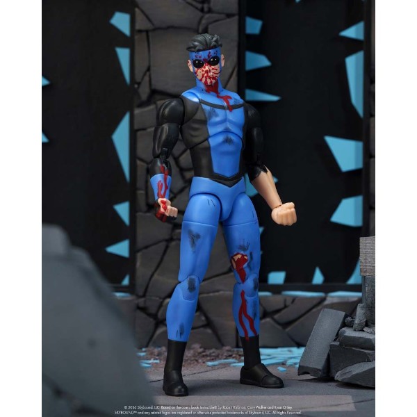Invincible - Invincible 1/12 Scale Action Figure - Packshot 2