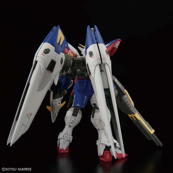 Mobile Suit Gundam - RG Wing Gundam Zero 1/144 Model Kit - Packshot 4