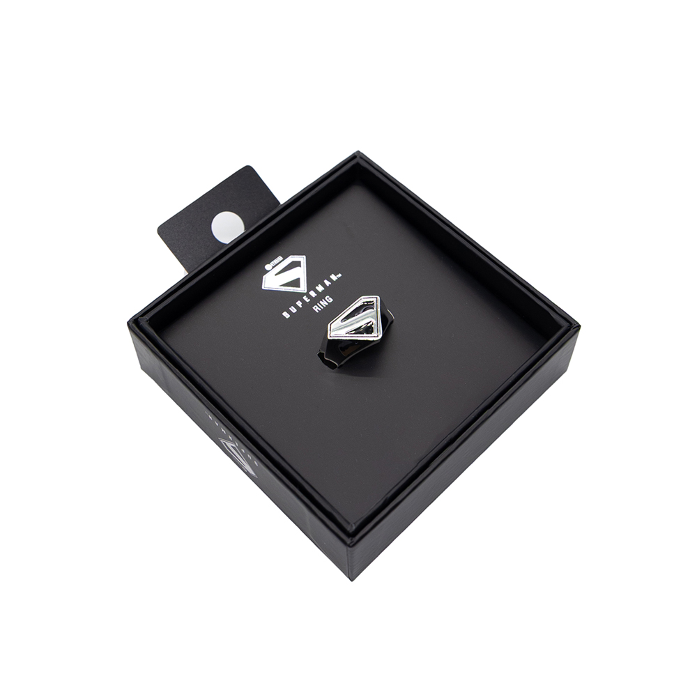 DC Comics - Superman 2025 - Superman Shield Ring - Black - Packshot 3
