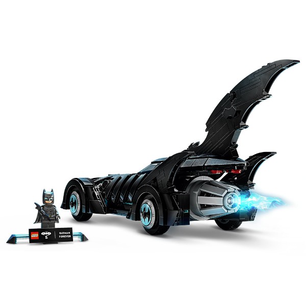 DC Comics - LEGO Batman Forever Batmobile 76304 - Packshot 4