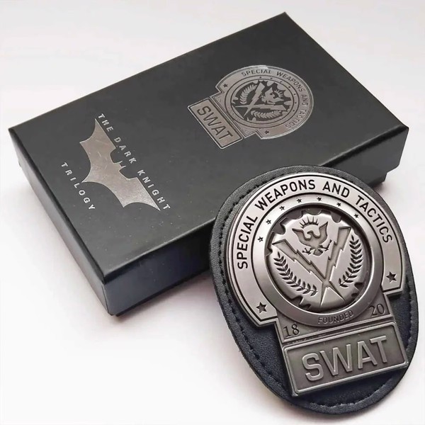 DC Comics - The Dark Knight Gotham City SWAT Badge Replica - Packshot 4