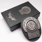 DC Comics - The Dark Knight Gotham City SWAT Badge Replica - Packshot 4