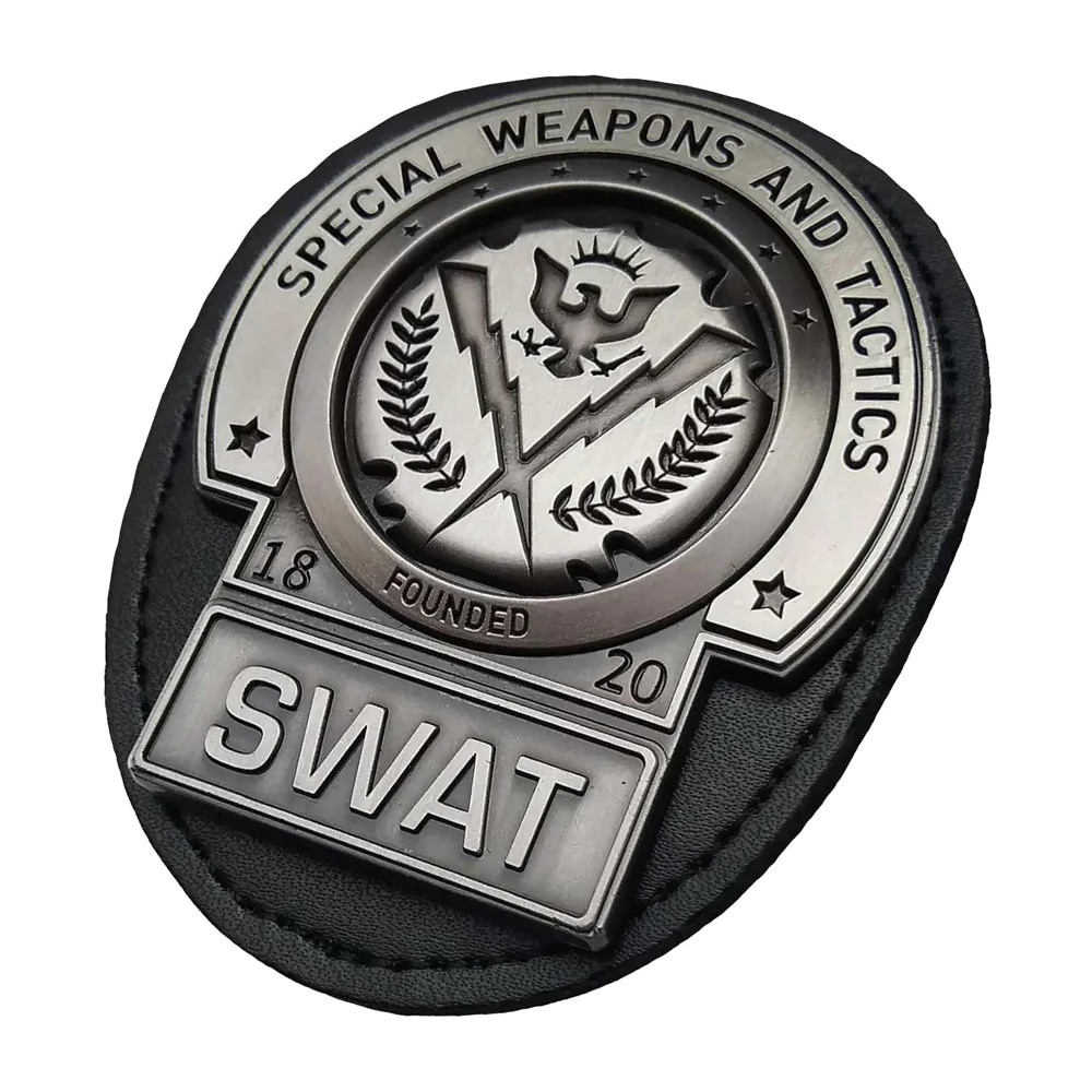 DC Comics - The Dark Knight Gotham City SWAT Badge Replica - Packshot 2