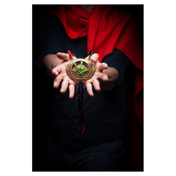 Marvel - Doctor Strange - Eye of Agamotto Prop Replica Necklace - Packshot 3