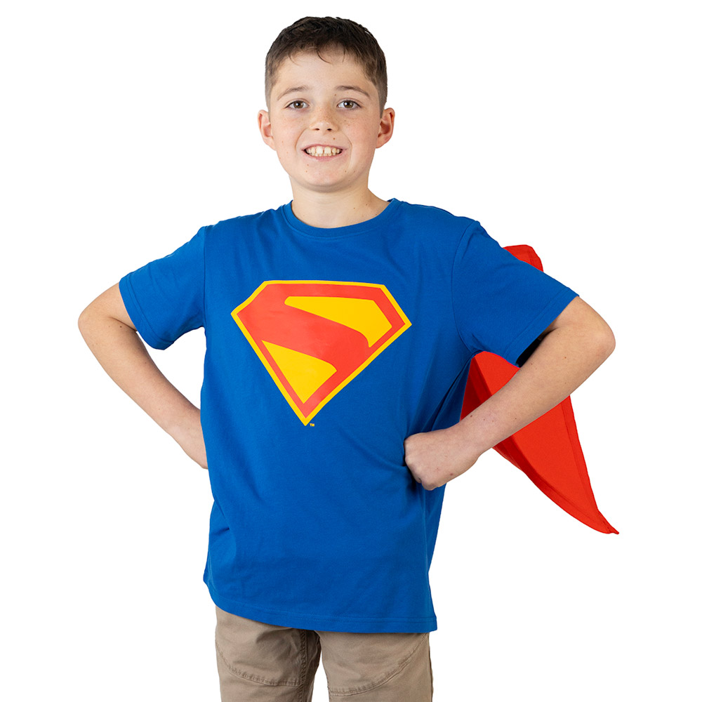 DC Comics - Superman 2025 - Classic Superman Shield (with Cape) Kids T-Shirt - Packshot 2