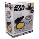 Star Wars - The Mandalorian - The Child Waffle Maker - Packshot 4