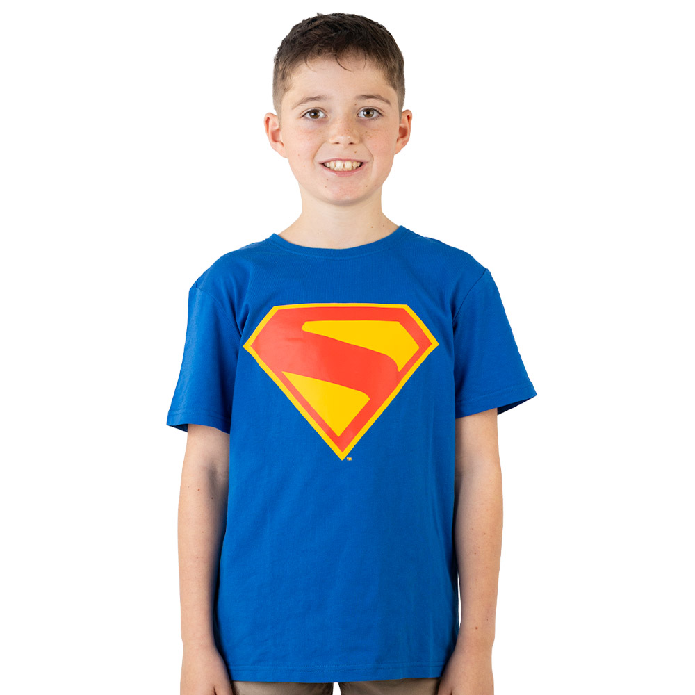 DC Comics - Superman 2025 - Classic Superman Shield (with Cape) Kids T-Shirt - Packshot 3