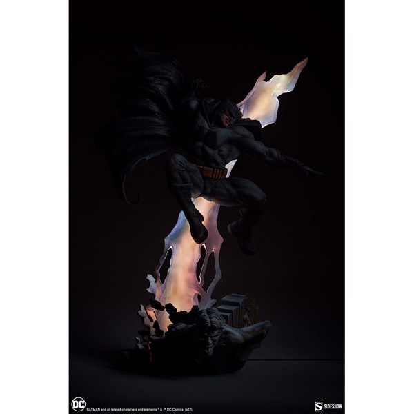 DC Comics - Batman: The Dark Knight Returns Premium Format Statue - Packshot 4