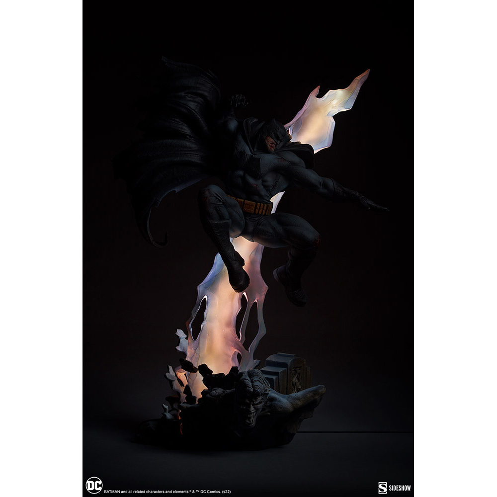 DC Comics - Batman: The Dark Knight Returns Premium Format Statue - Packshot 4