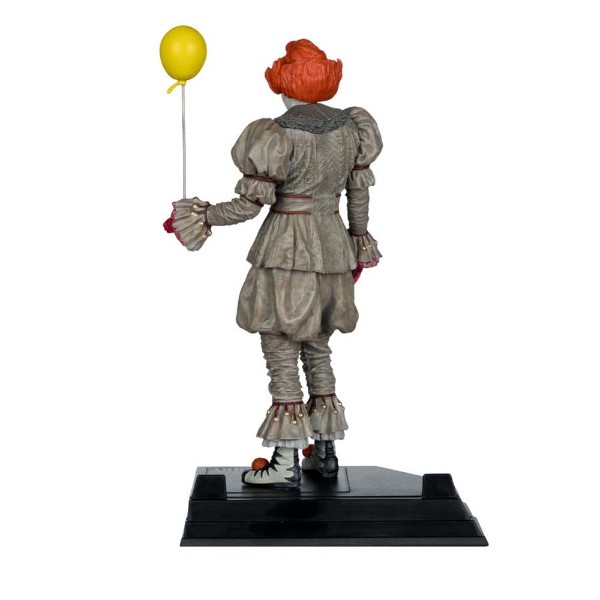 It: Welcome to Derry (2025) - Pennywise (Bloody) Movie Maniacs 6" Figure - Packshot 2