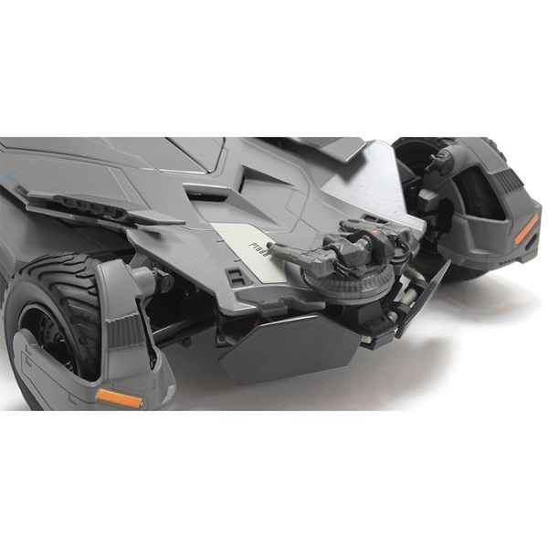 DC Comics - Batman Vs Superman - Batmobile 1/18 Replica - Packshot 4