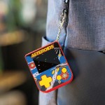 HyperMegaTech! Super Micro Keychain Gamer Console - Asteroids Edition - Packshot 5