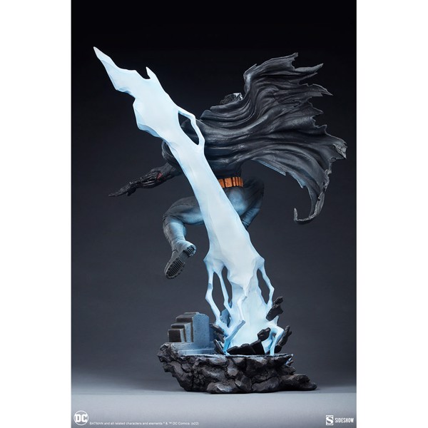 DC Comics - Batman: The Dark Knight Returns Premium Format Statue - Packshot 5