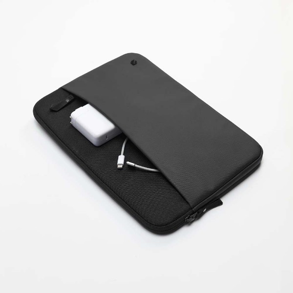 Incase - ARC Sleeve for 14-inch Laptop - Black - Packshot 2