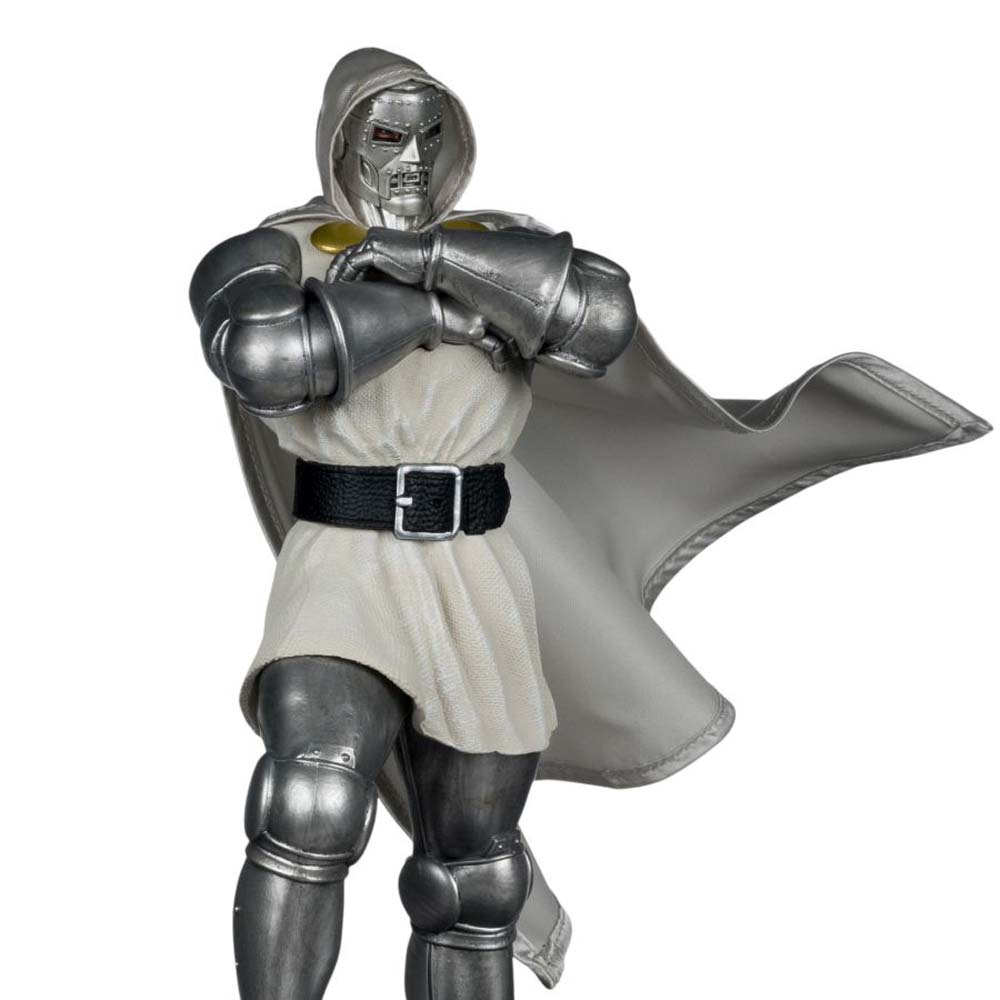 Marvel - Doctor Doom (Future Foundation) Gold Label 1/6th Scale Figure with Comic Book - Packshot 4