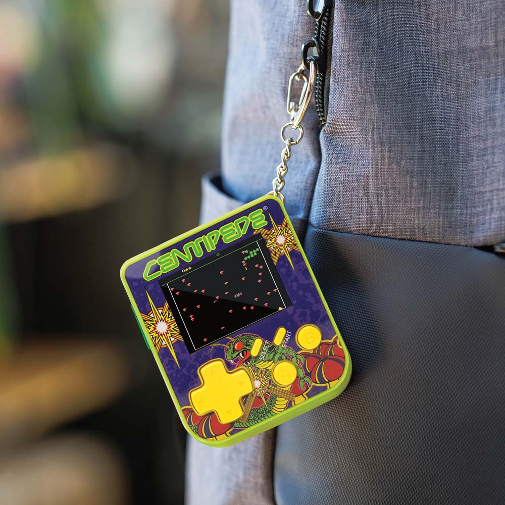 HyperMegaTech! Super Micro Keychain Gamer Console - Centipede Edition - Packshot 5