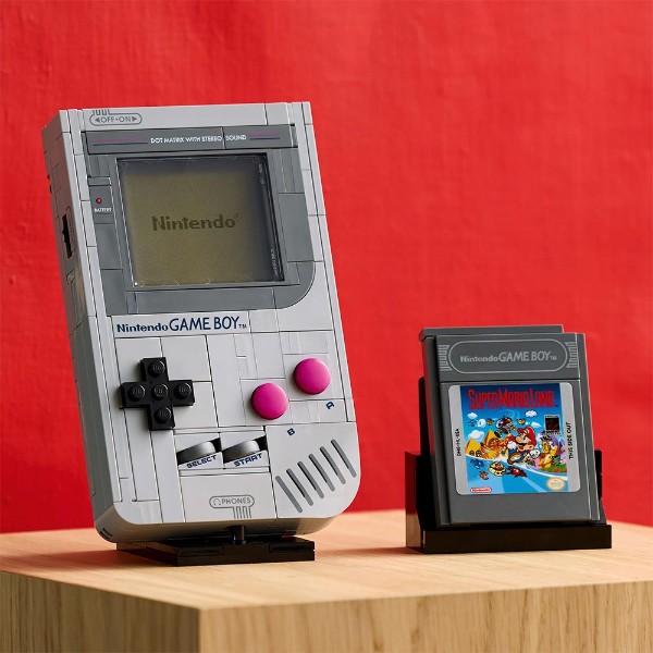 Nintendo - LEGO Game Boy™ #72046 - Packshot 3