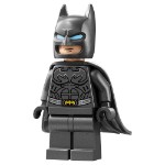 DC Comics - LEGO Batman Forever Batmobile 76304 - Packshot 3