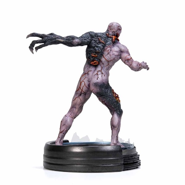Resident Evil - Tyrant T-002 Limited Edition Statue - Packshot 3