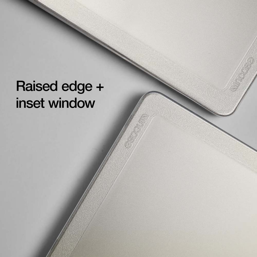 Incase - Edge Hardshell Case for MacBook Pro (14-inch, M1-M5) - Clear - Packshot 3