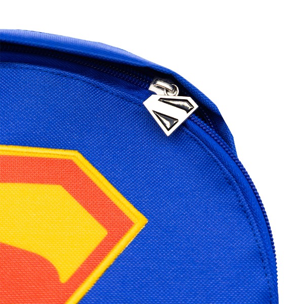 DC Comics - Superman 2025 - Classic Superman Shield Backpack - Packshot 3