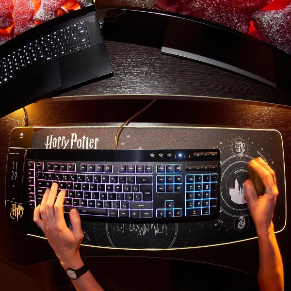 Harry Potter - Numskull Hogwarts XL RGB Gaming Mat with 15W Wireless Charger - Packshot 6