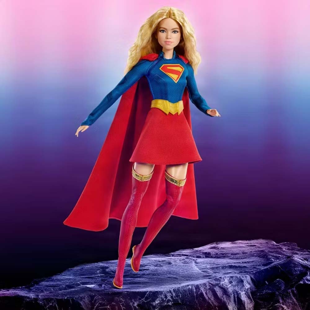 Barbie - Signature DC Studios Supergirl Doll - Packshot 3