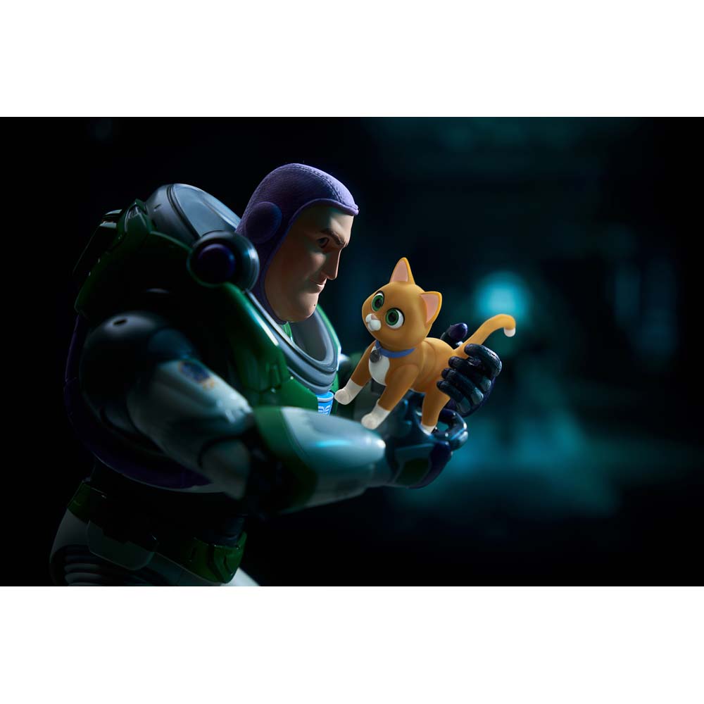 Disney - Lightyear - Robosen Infinity Pack Buzz Lightyear Limited Edition Figure - Screenshot 3